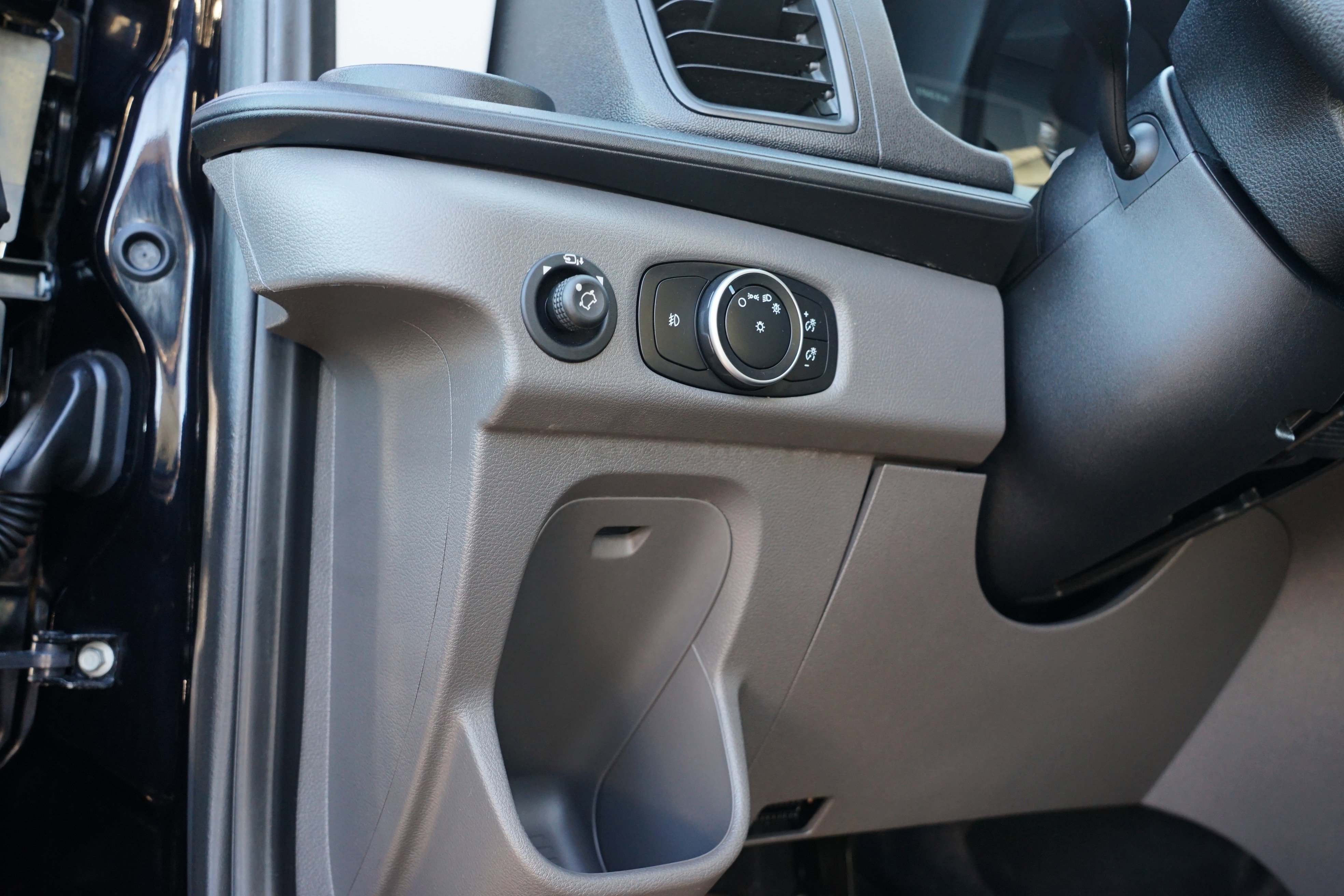 Used 2020 Ford Transit 350 XLT image 12