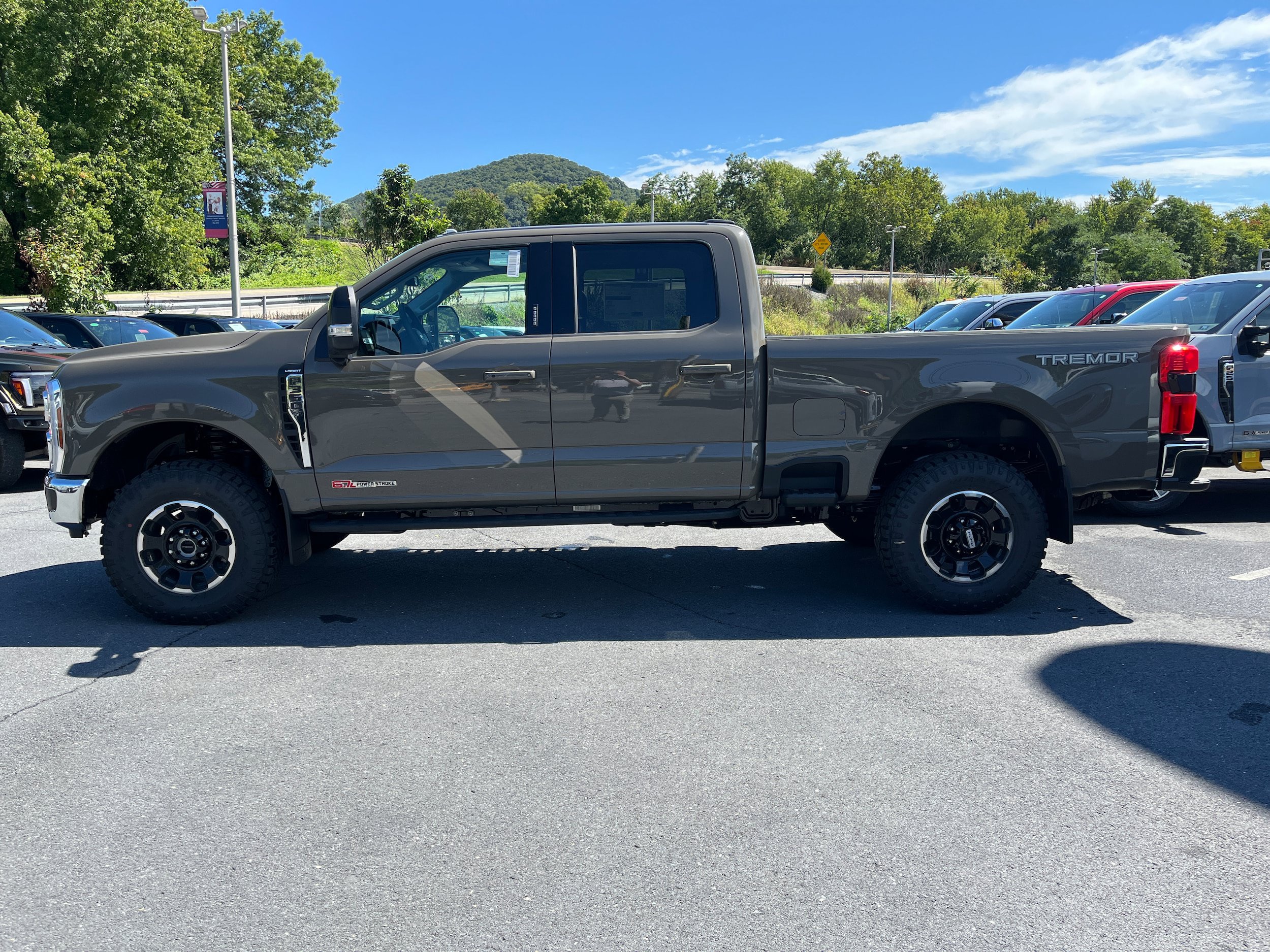 New 2026 Ford F350 Lariat w/ Tremor Off-Road Package AWD/4WD image 16