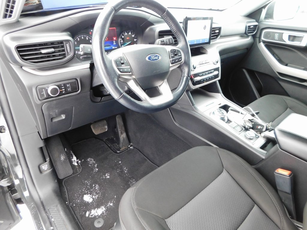 Used 2023 Ford Explorer XLT image 14