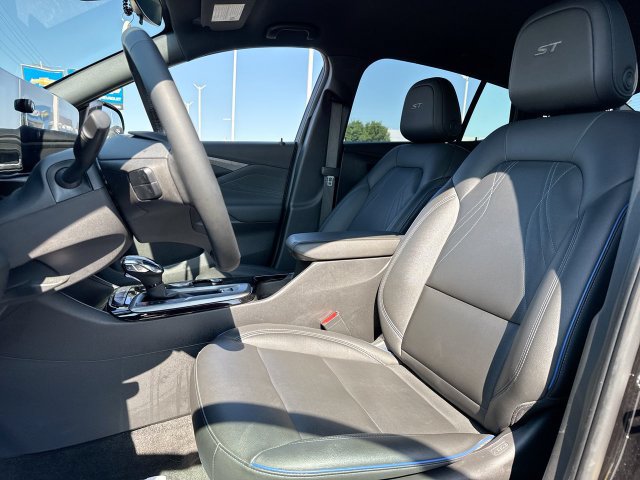 Used 2024 Buick Envista Sport Touring w/ Convenience I Package FWD image 11