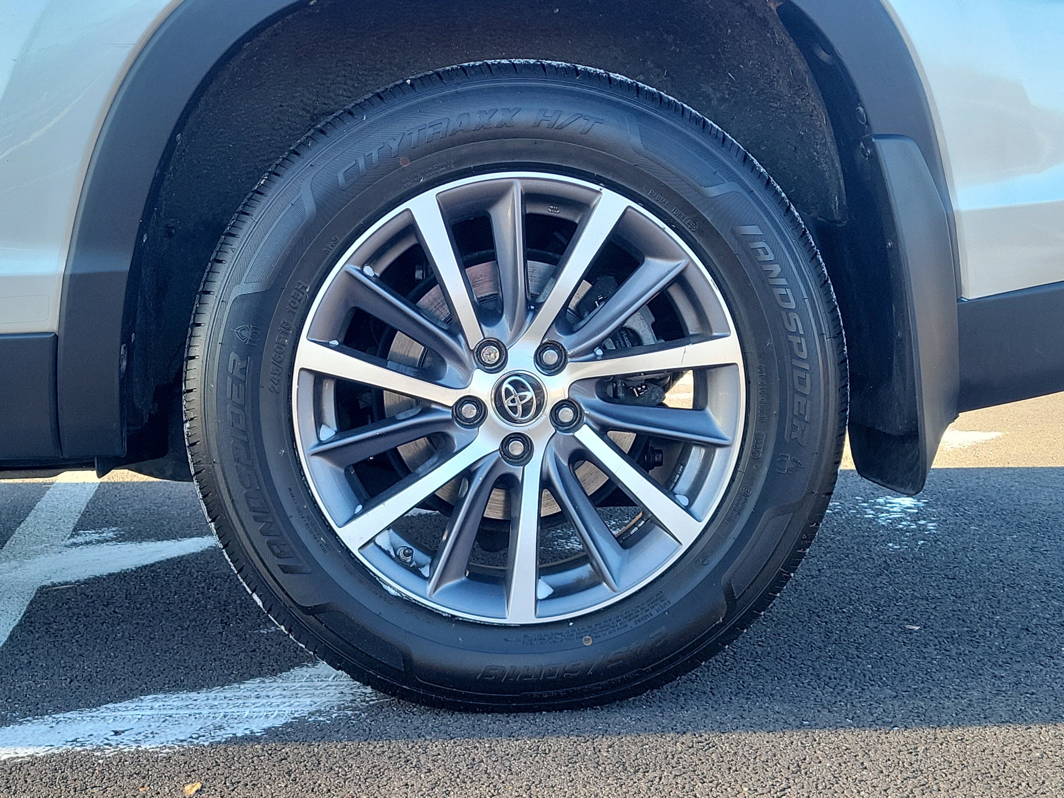 Used 2019 Toyota Highlander XLE image 5