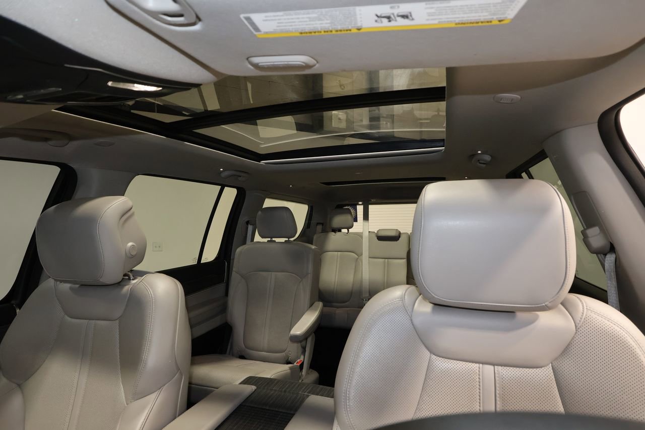 Used 2023 Jeep Wagoneer Series III w/ Premium Group I image 18