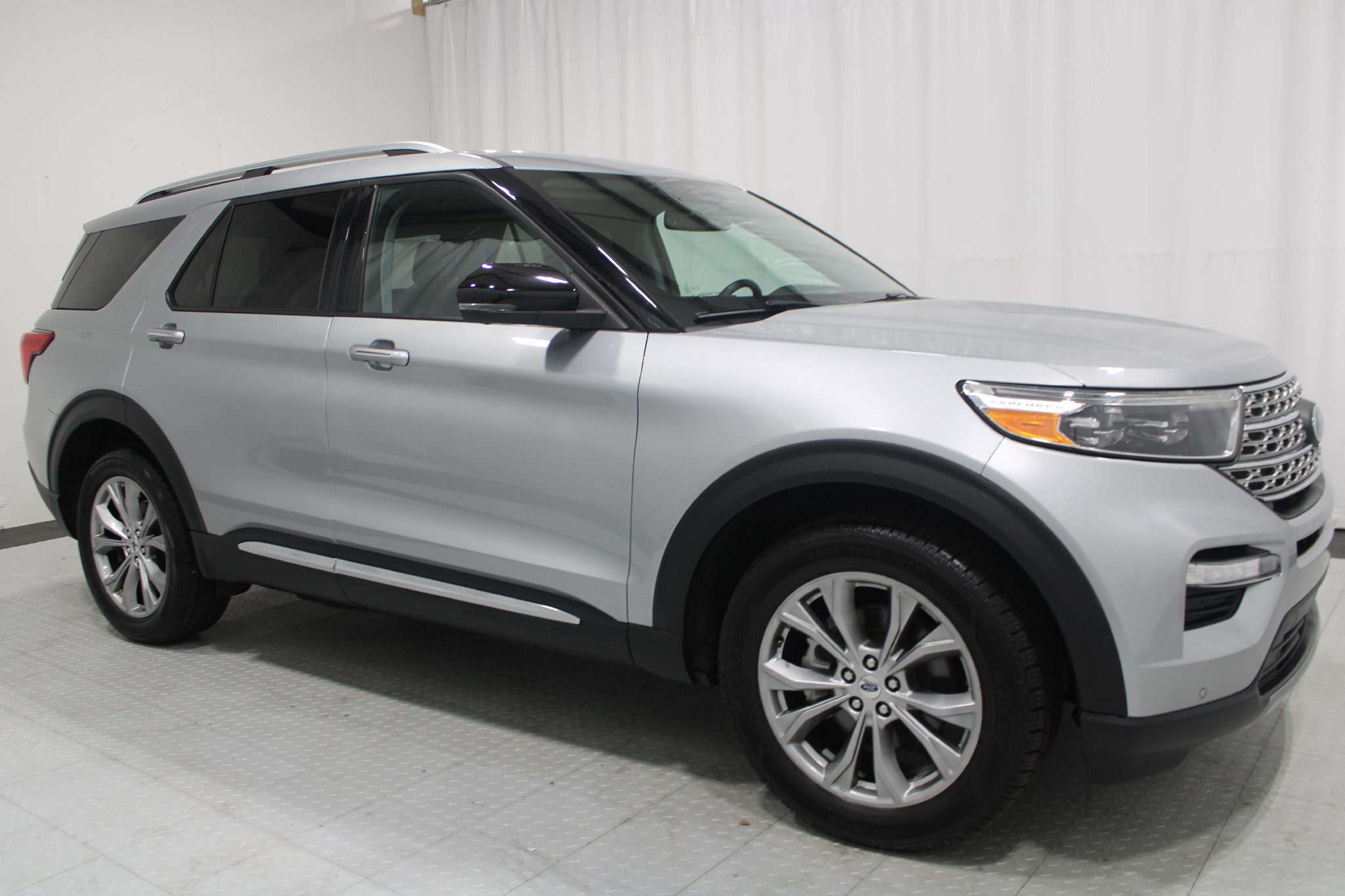 Used 2023 Ford Explorer Limited w/ Equipment Group 301A AWD/4WD image 4