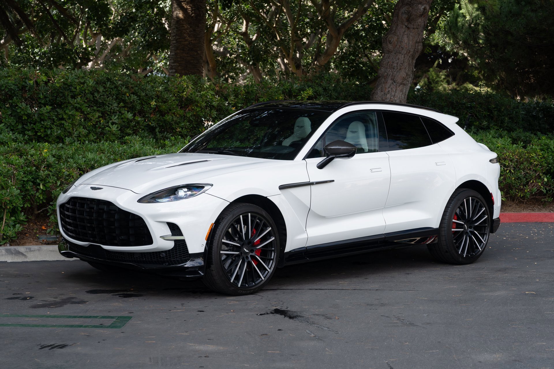 Used 2023 Aston Martin DBX 707 image 2
