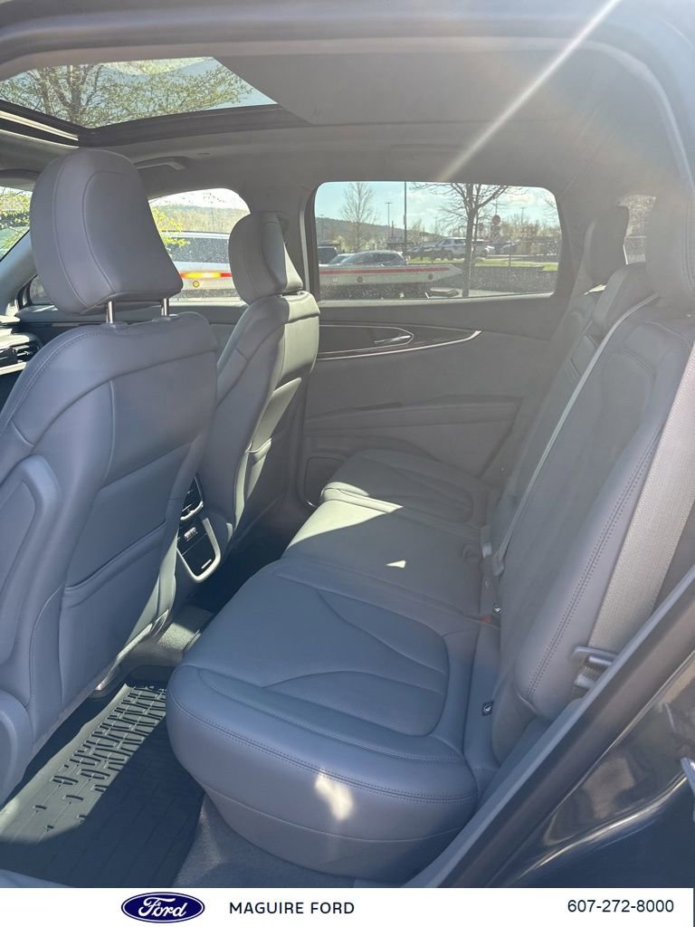 Used 2022 Lincoln Nautilus Reserve image 11