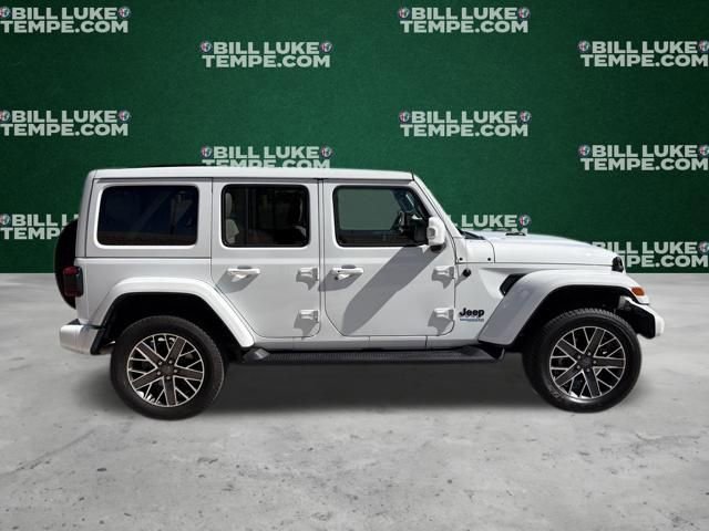 Used 2022 Jeep Wrangler Unlimited Sahara image 4