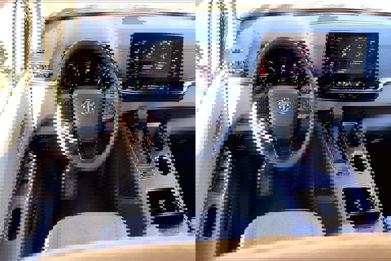 Used 2024 Toyota Sienna LE image 6