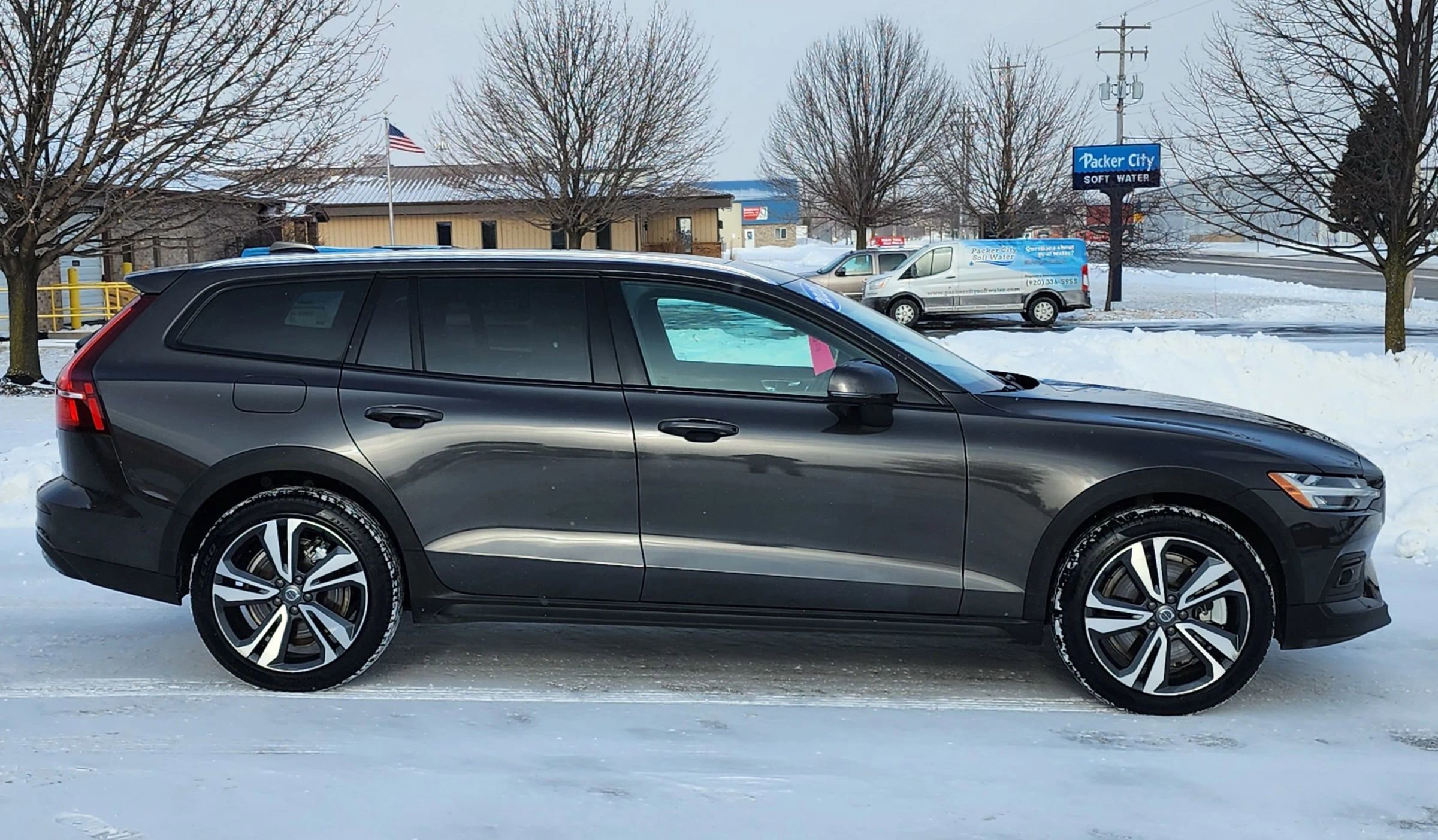 Used 2025 Volvo V60 B5 Cross Country Plus image 9