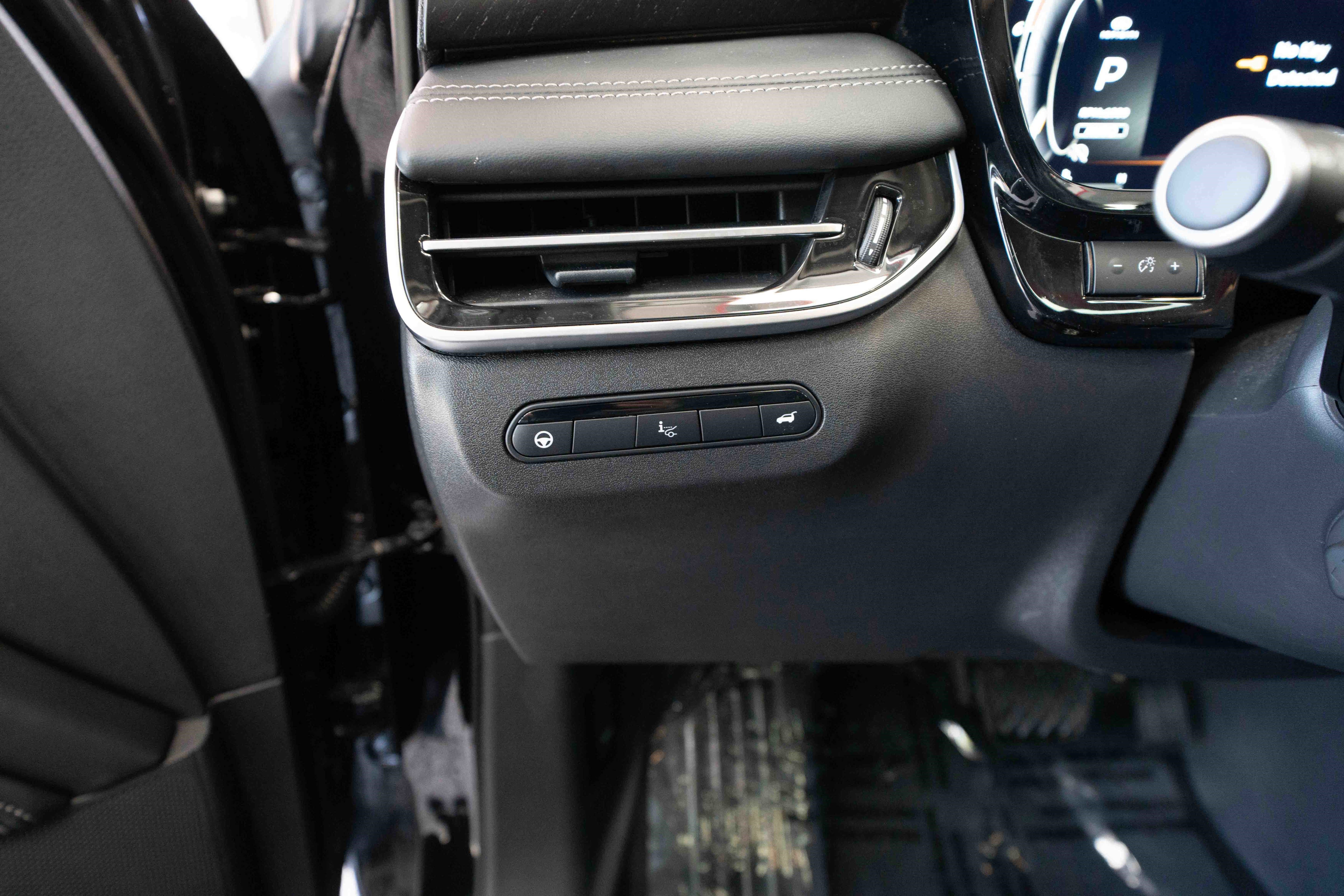 Used 2025 INFINITI QX60 Sensory w/ Vision Package image 11