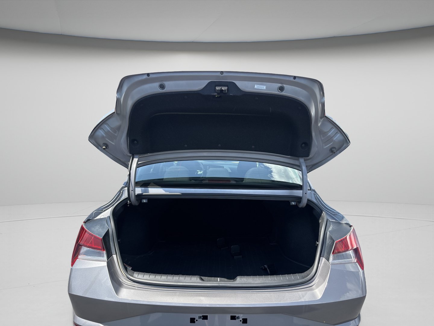 Used 2023 Hyundai Elantra SEL w/ Cargo Package FWD image 8