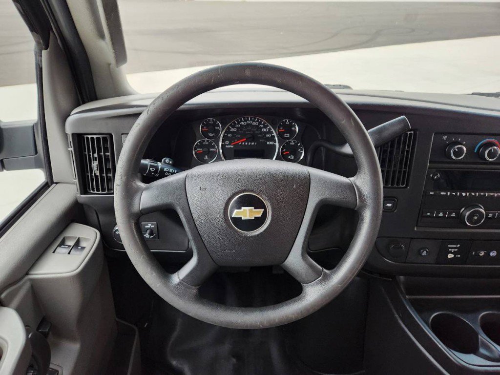 Used 2018 Chevrolet Express 2500 RWD image 17
