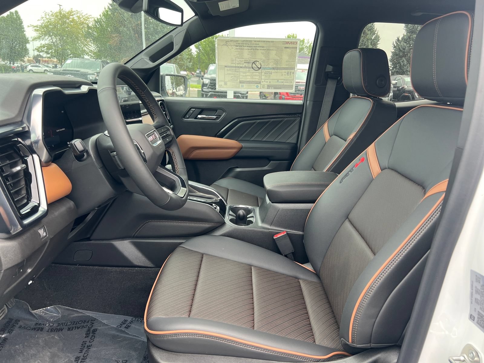 New 2026 GMC Canyon AT4 w/ AT4 Premium Package AWD/4WD image 9