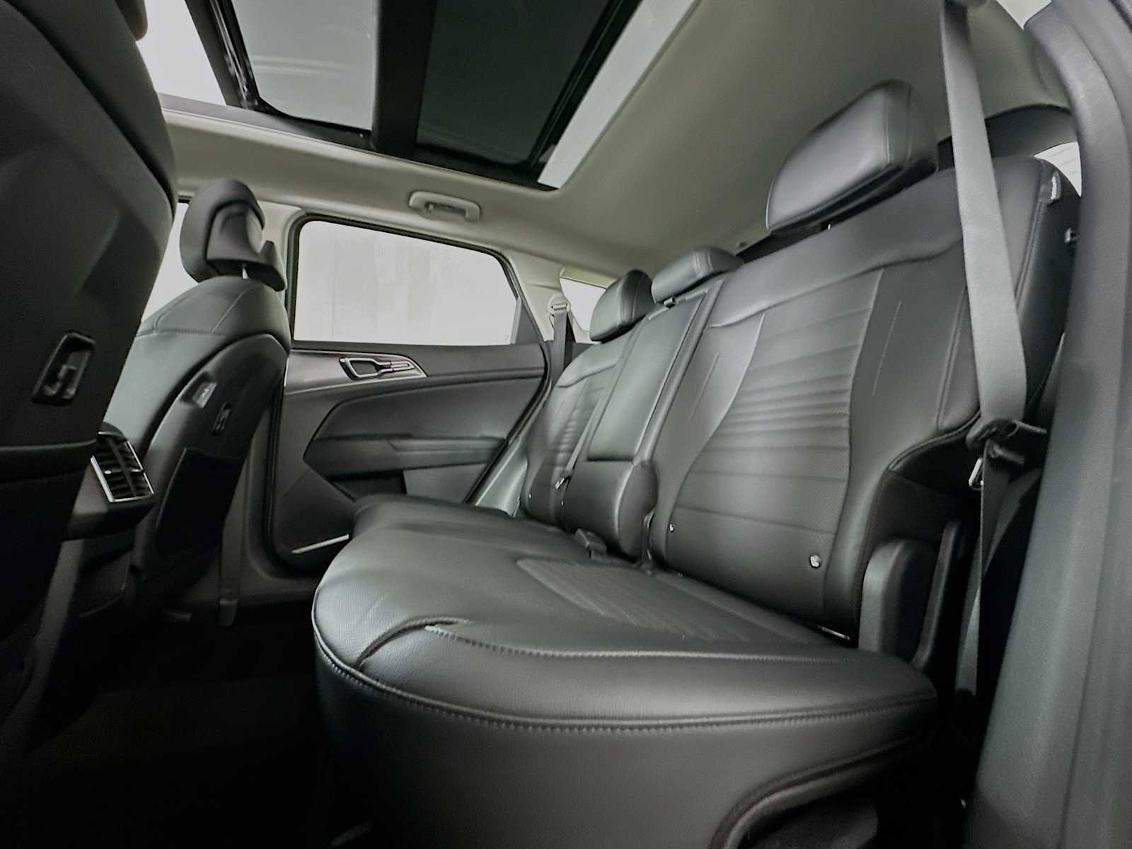 Used 2025 Kia Sportage SX image 23