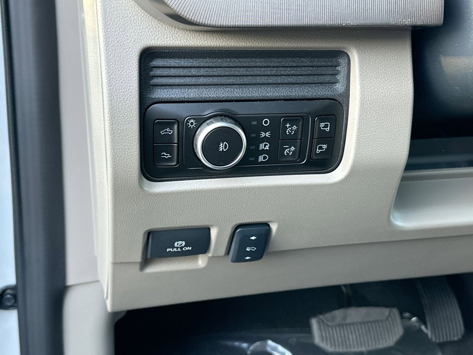 New 2026 Ford F450 Platinum w/ Platinum Plus Package image 17