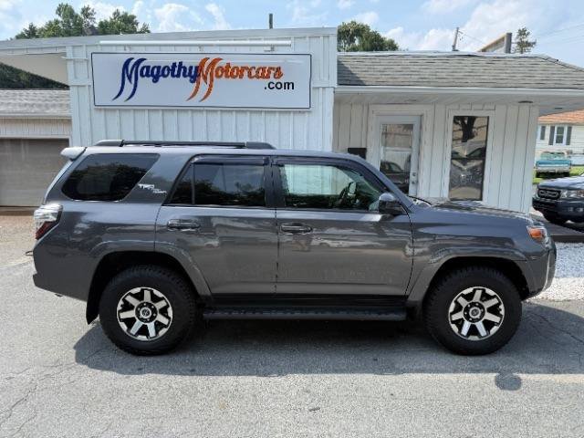 Used 2019 Toyota 4Runner TRD Off-Road AWD/4WD image 2