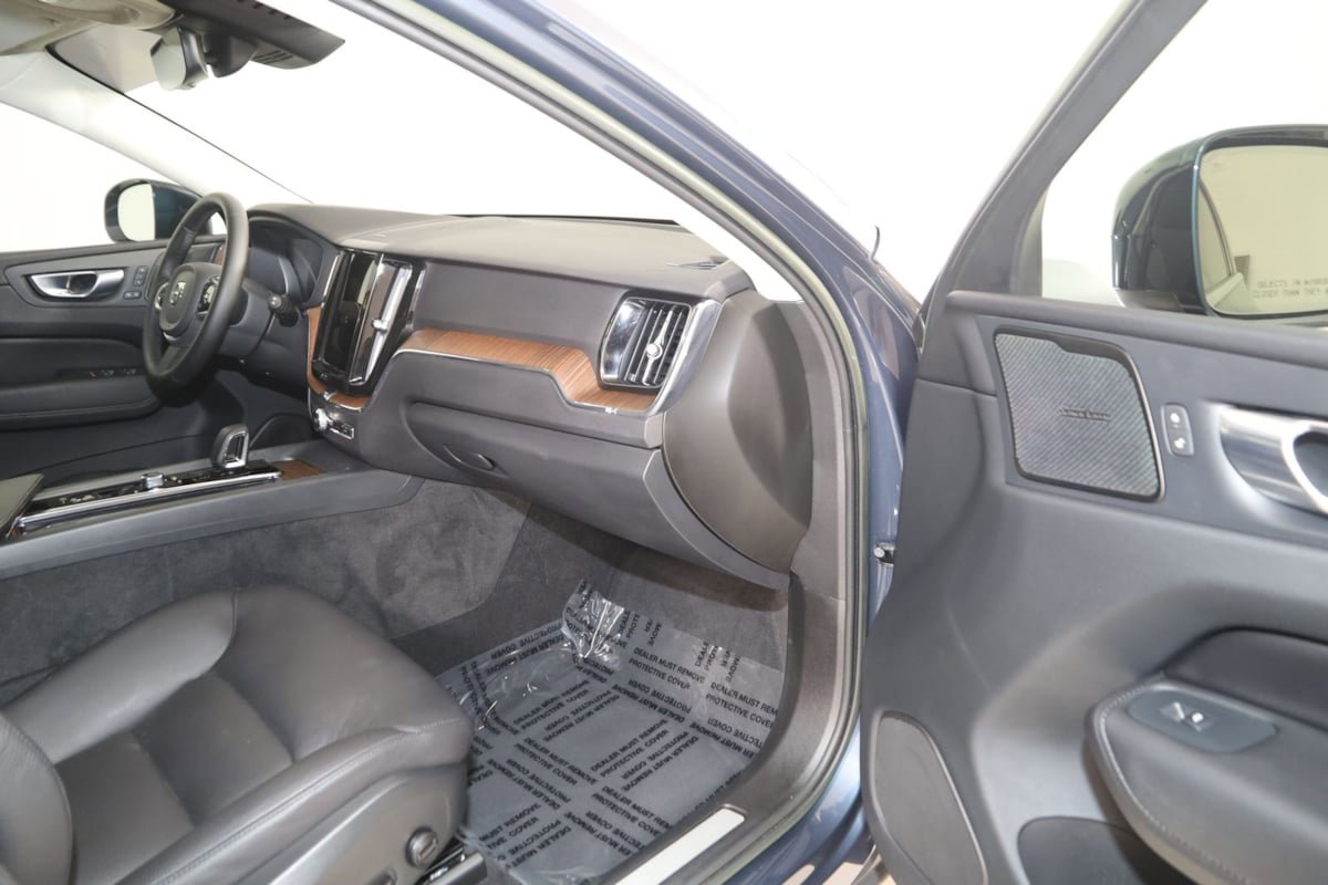 Used 2023 Volvo XC60 T8 Plus AWD/4WD image 41