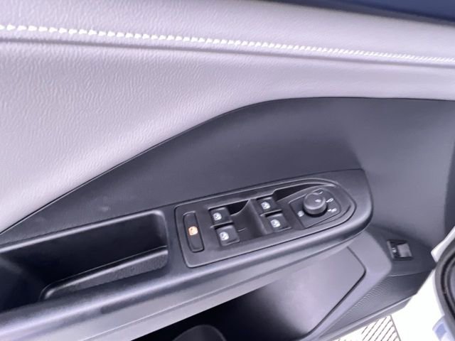 Used 2024 Volkswagen Taos SE image 13