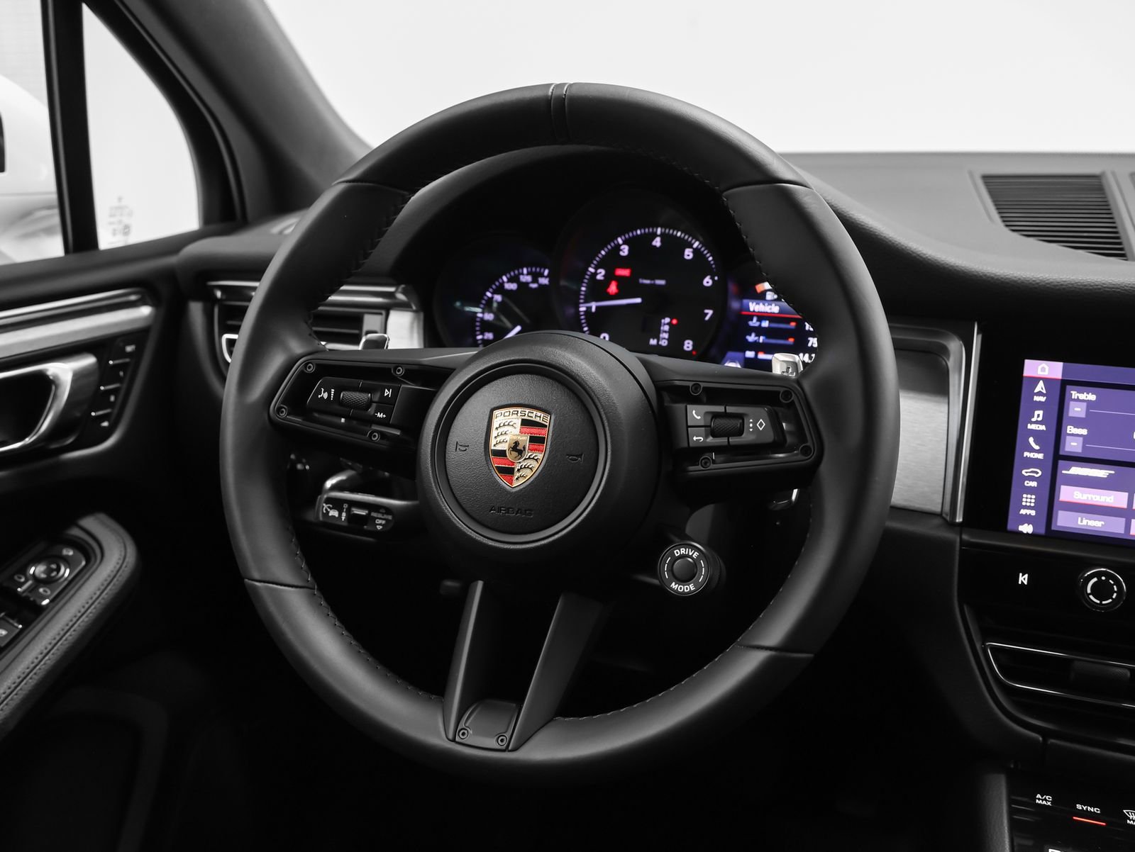 Certified 2026 Porsche Macan image 33