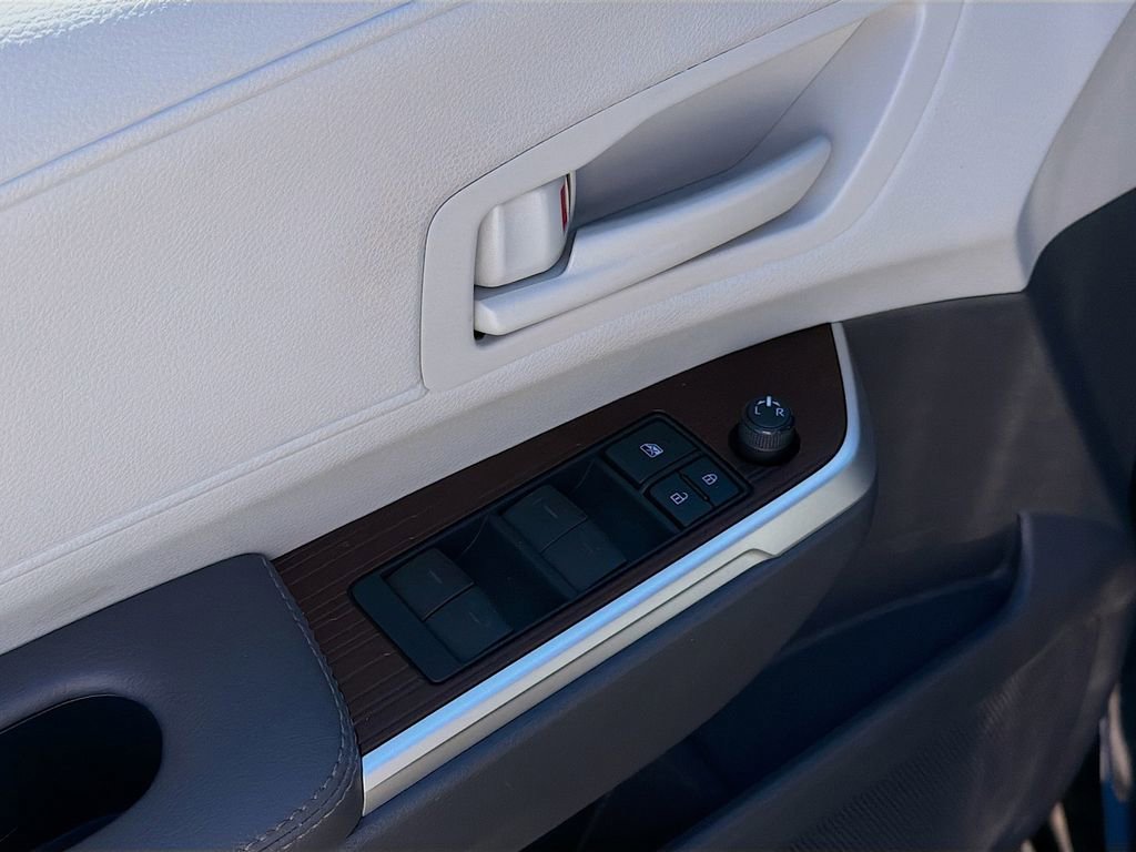 Used 2021 Toyota Sienna LE image 22