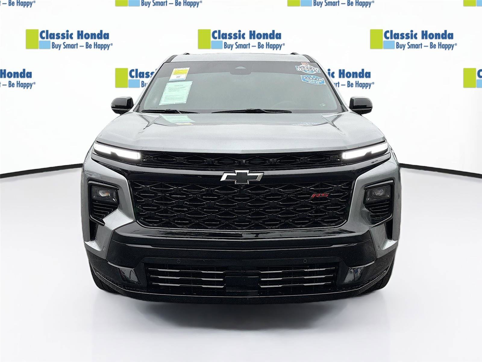 Used 2024 Chevrolet Traverse RS image 2