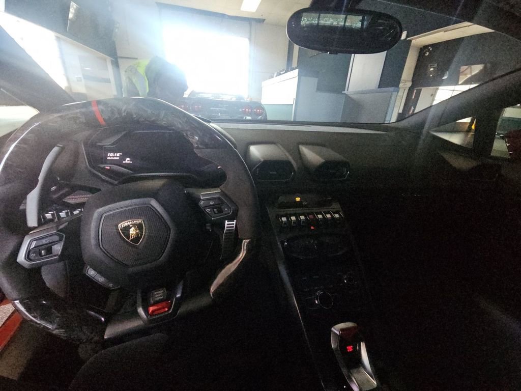 Used 2016 Lamborghini Huracan LP 580-2 image 7