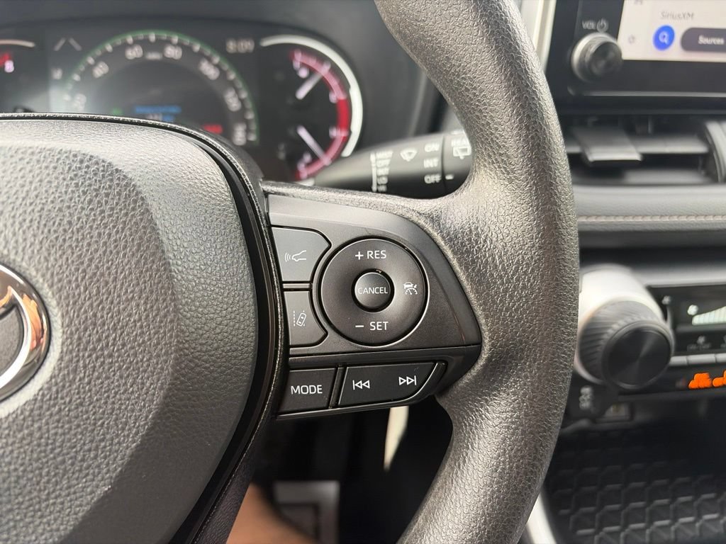 Used 2025 Toyota RAV4 LE AWD/4WD image 28