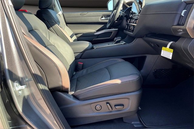 New 2025 Nissan Pathfinder Platinum w/ Cargo Package image 11