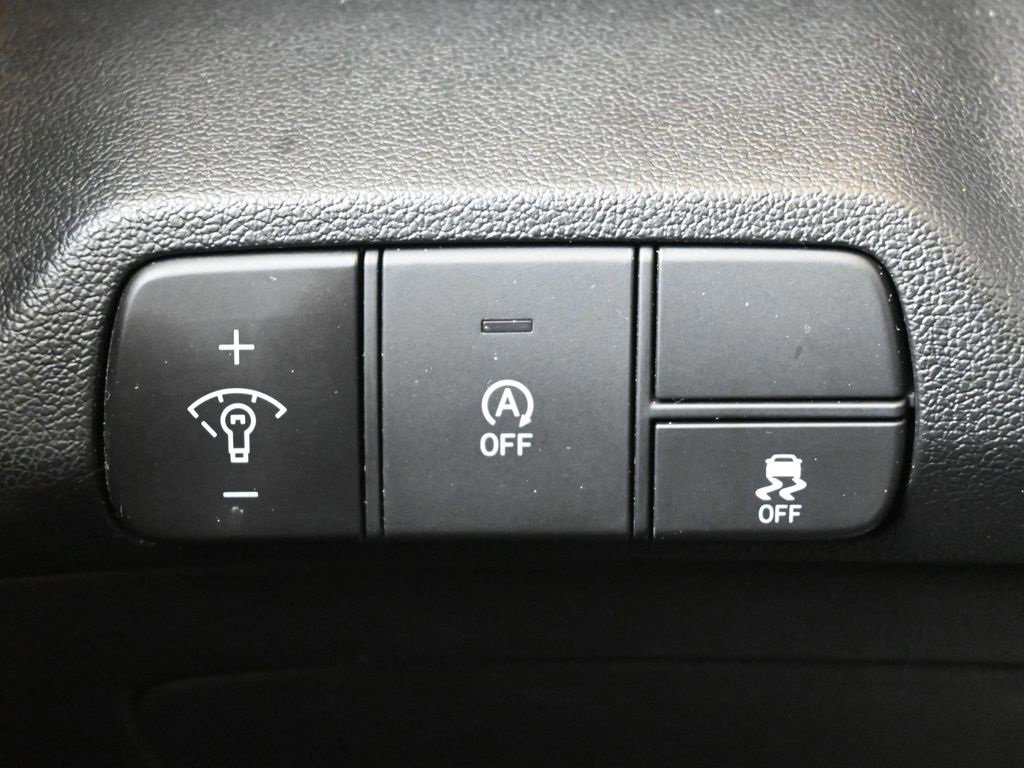 Certified 2025 Hyundai Elantra SE image 24