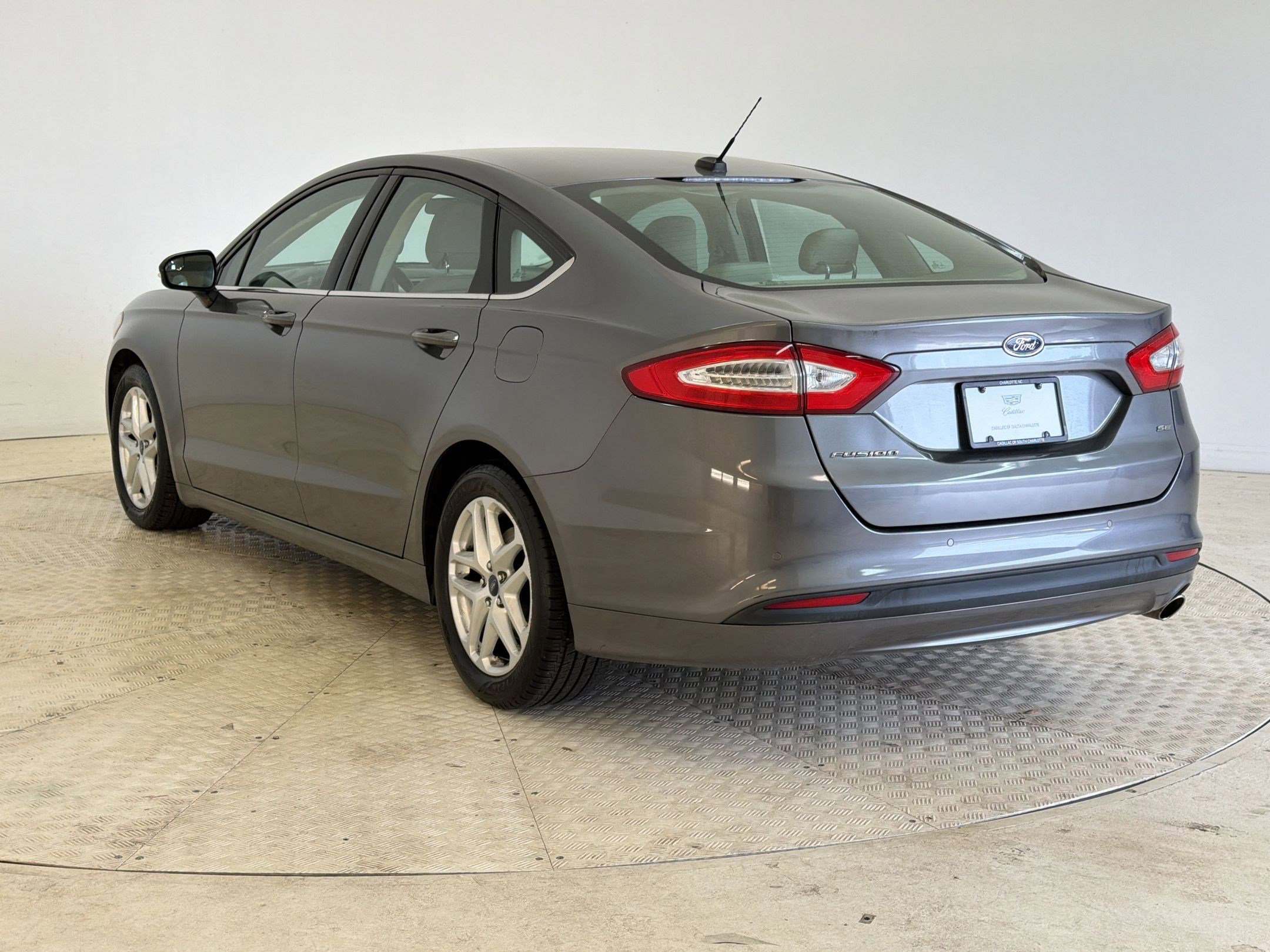 Used 2014 Ford Fusion SE image 3