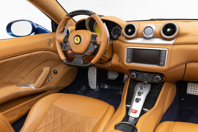Used 2015 Ferrari California T image 12