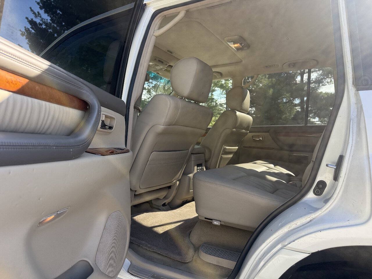 Used 2005 Lexus LX 470 4WD w/ Preferred Accessory Pkg image 20