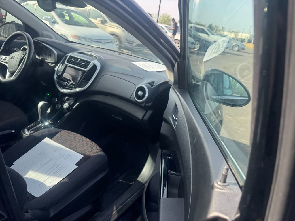 Used 2020 Chevrolet Sonic LT w/ Convenience Package image 5