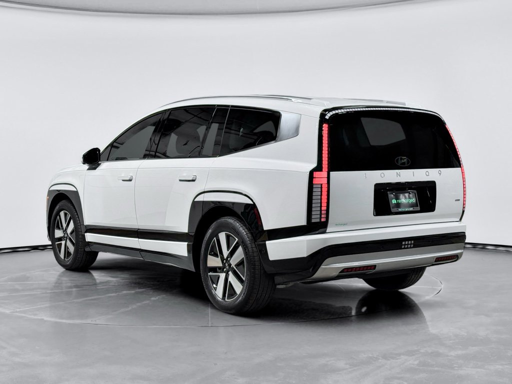 Used 2026 Hyundai Ioniq 9 SEL image 2