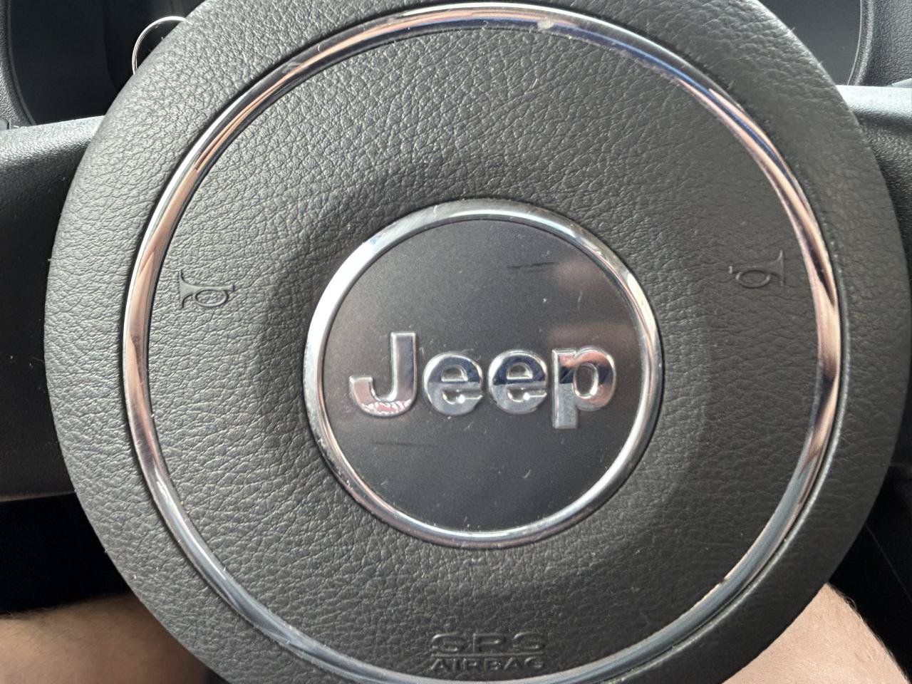 Used 2014 Jeep Compass Latitude FWD image 21