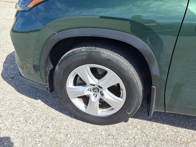 Used 2024 Toyota Highlander LE image 4