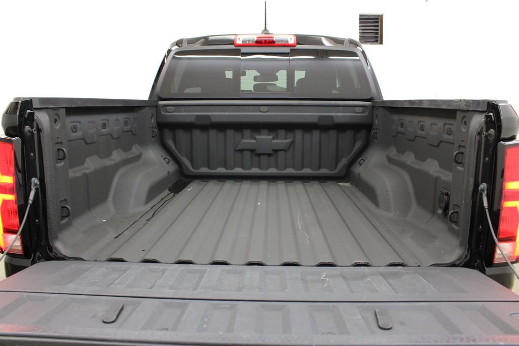 Used 2025 Chevrolet Colorado ZR2 w/ Technology Package AWD/4WD image 32