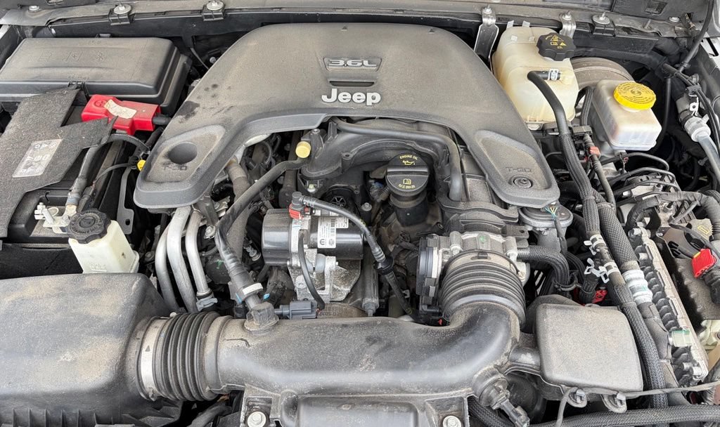 Used 2021 Jeep Wrangler Unlimited Sahara AWD/4WD image 8
