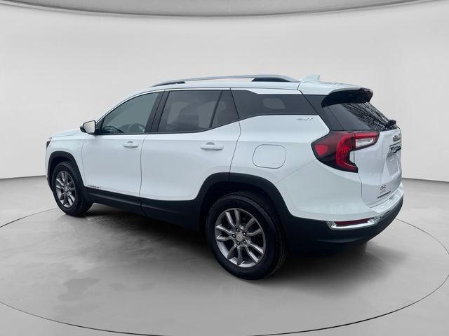Used 2024 GMC Terrain SLT AWD/4WD image 3