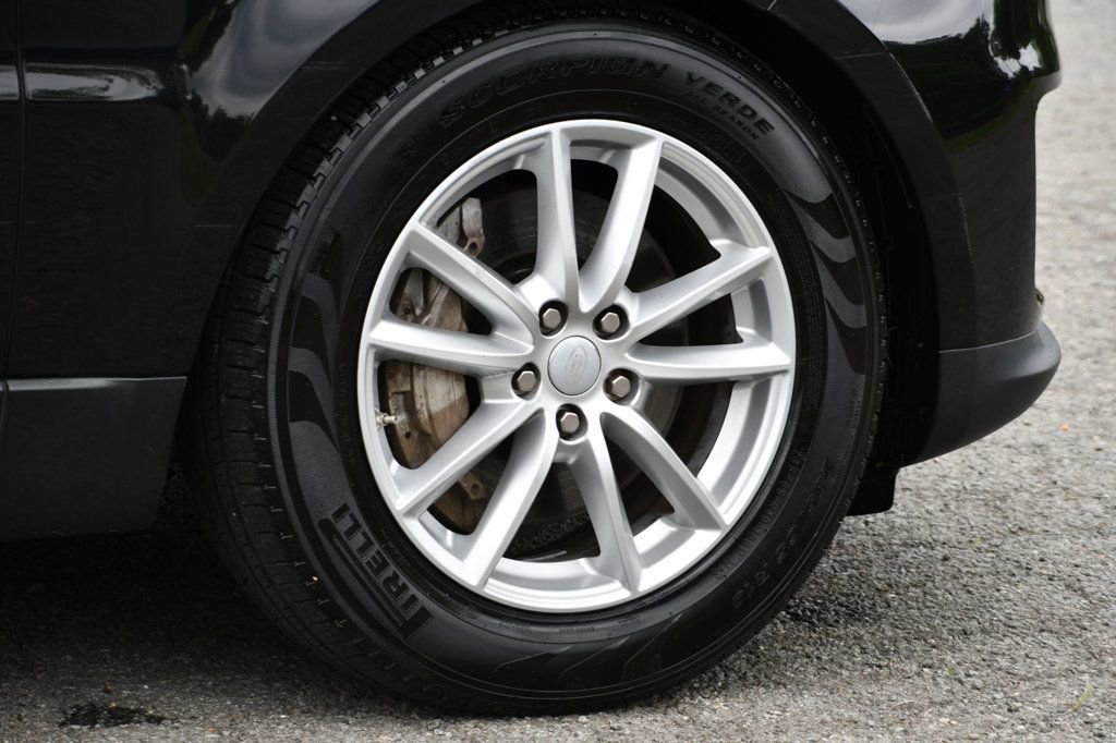 Used 2020 Land Rover Range Rover Sport SE image 16