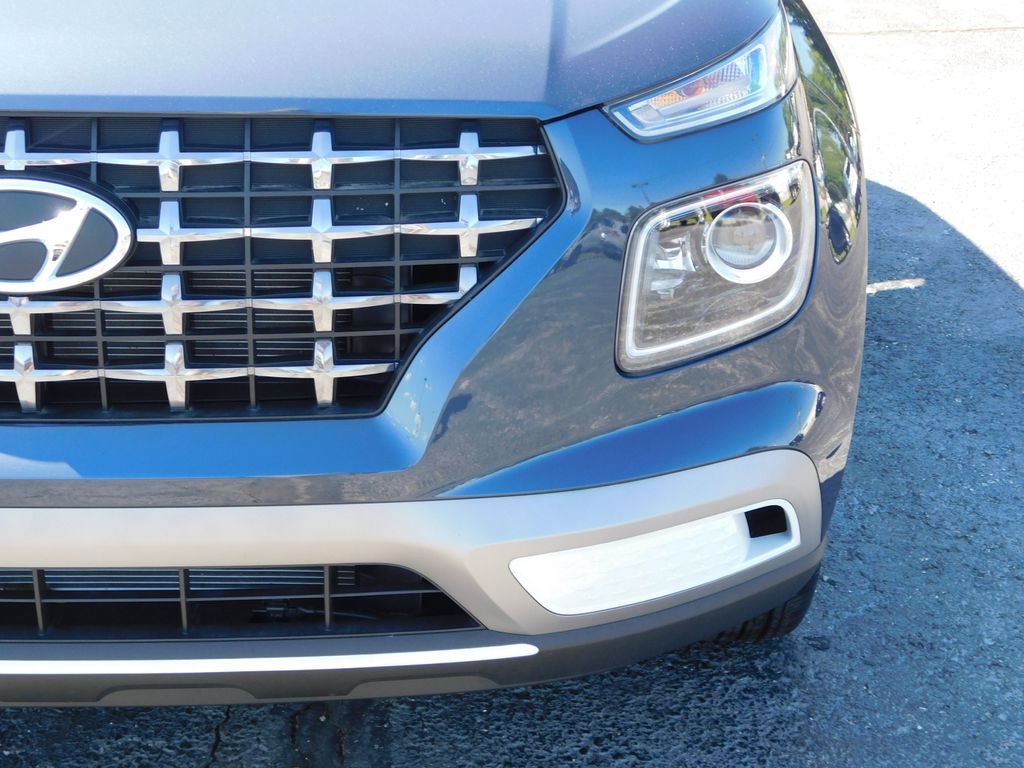 Used 2025 Hyundai Venue Limited FWD image 9