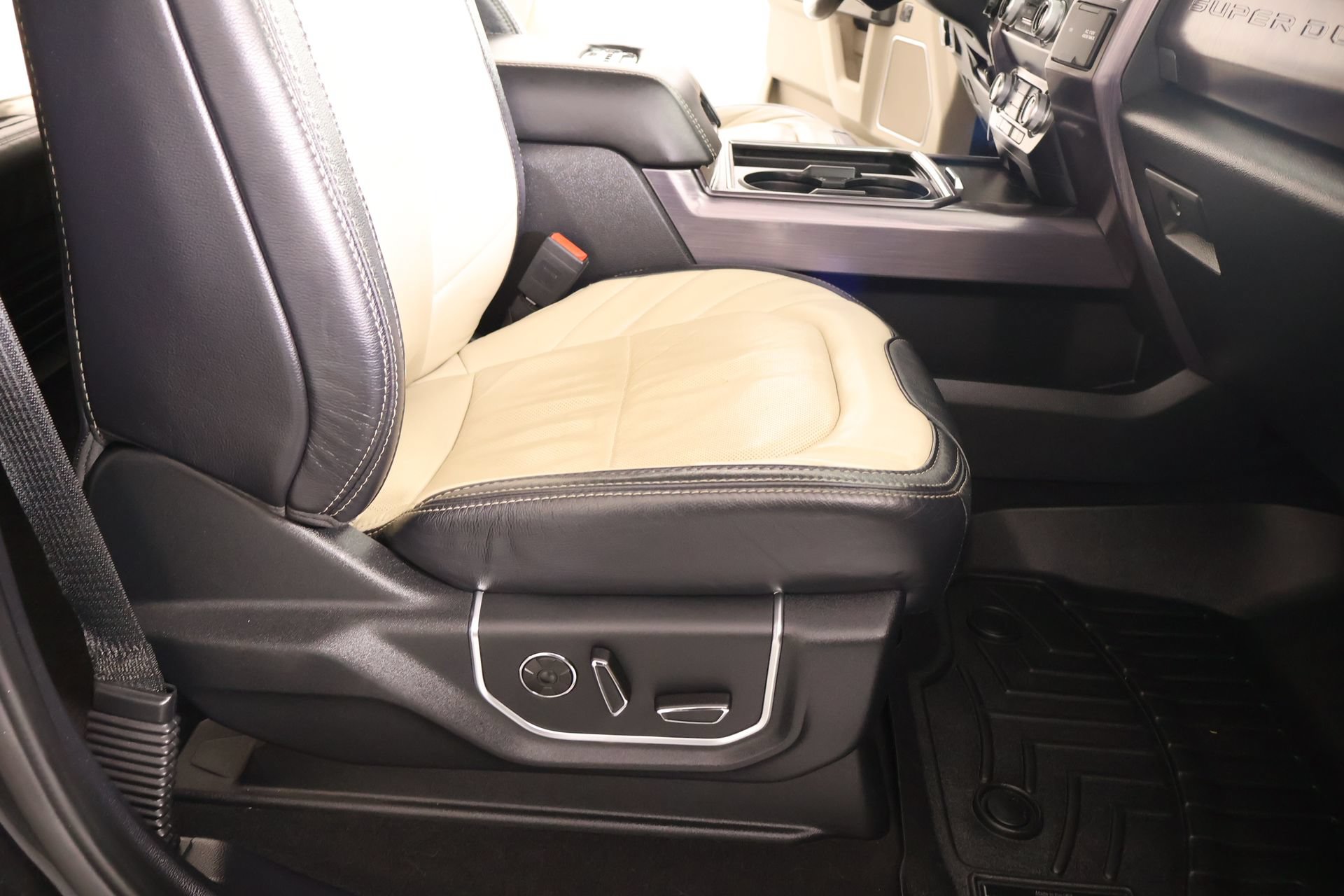 Used 2020 Ford F250 Limited w/ FX4 Off-Road Package AWD/4WD image 14