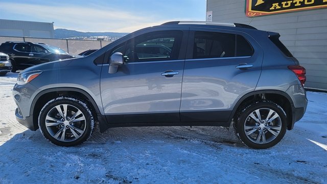 Used 2020 Chevrolet Trax LT w/ Sun & Sound Package image 8