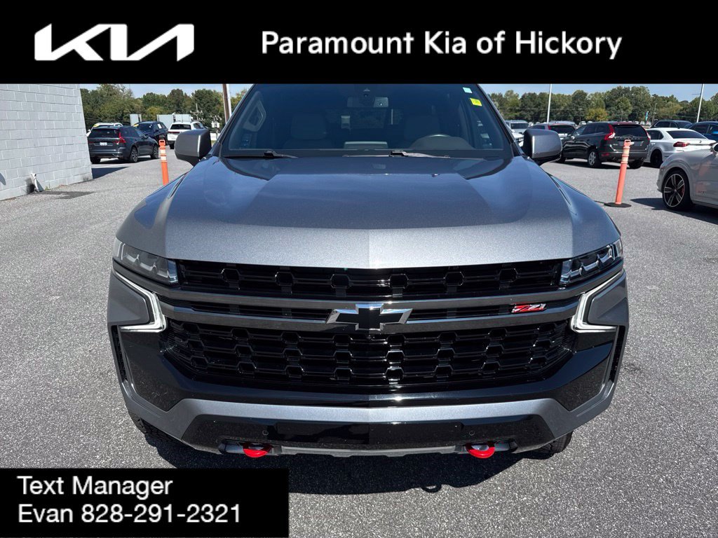 Used 2022 Chevrolet Tahoe Z71 w/ Luxury Package AWD/4WD image 2