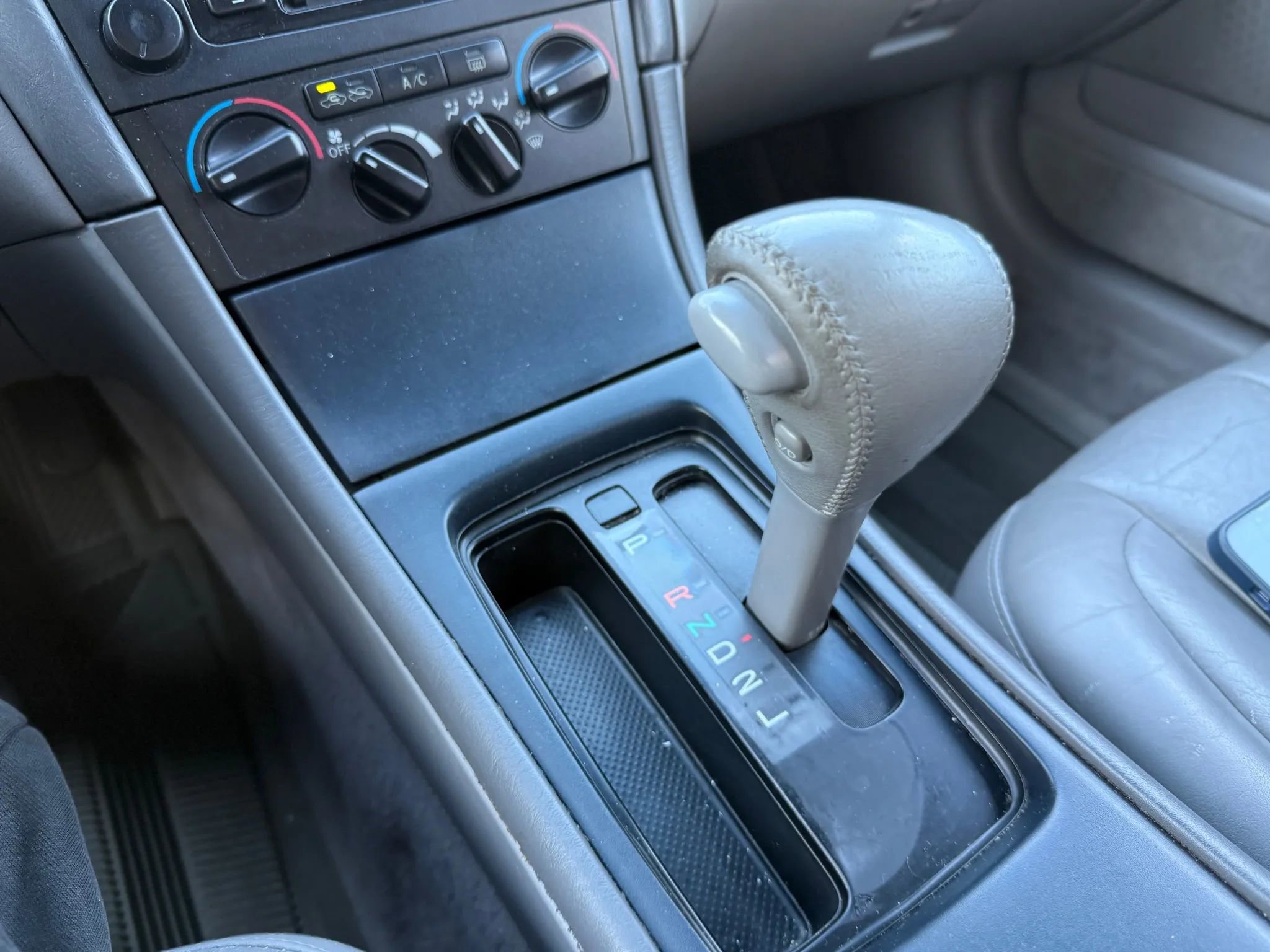 Used 2000 Toyota Avalon XL image 25