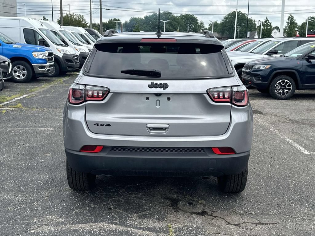 Used 2023 Jeep Compass Latitude w/ Convenience Group AWD/4WD image 5