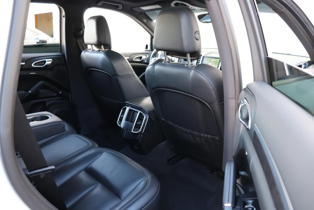 Used 2018 Porsche Cayenne S image 27