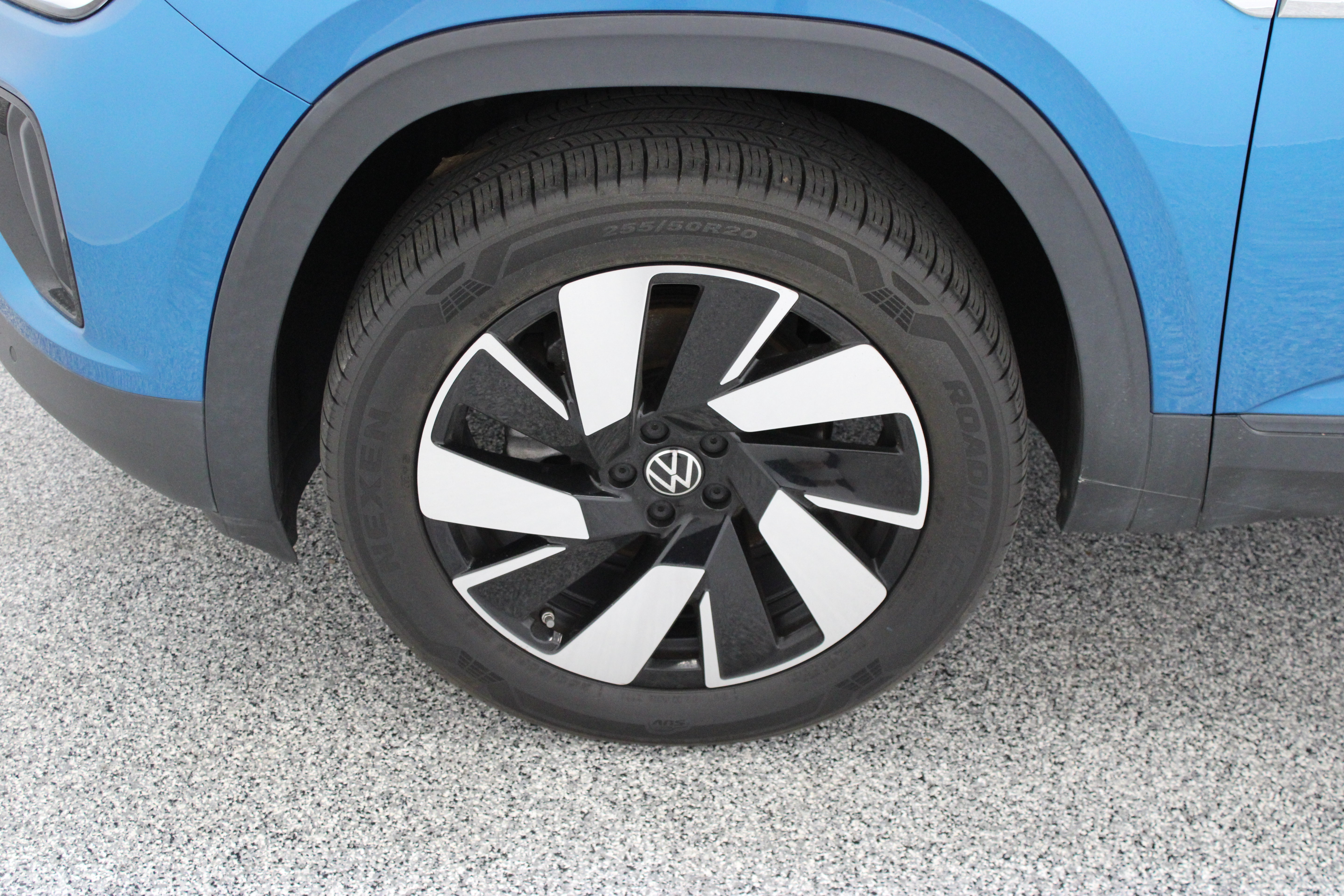 Used 2024 Volkswagen Atlas Cross Sport SE FWD image 11