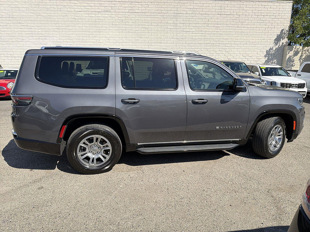 Used 2023 Jeep Wagoneer 4WD image 4