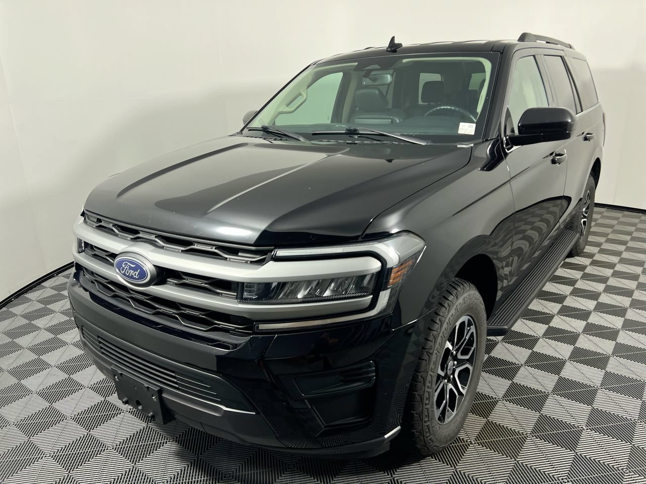 Used 2024 Ford Expedition XLT AWD/4WD image 7
