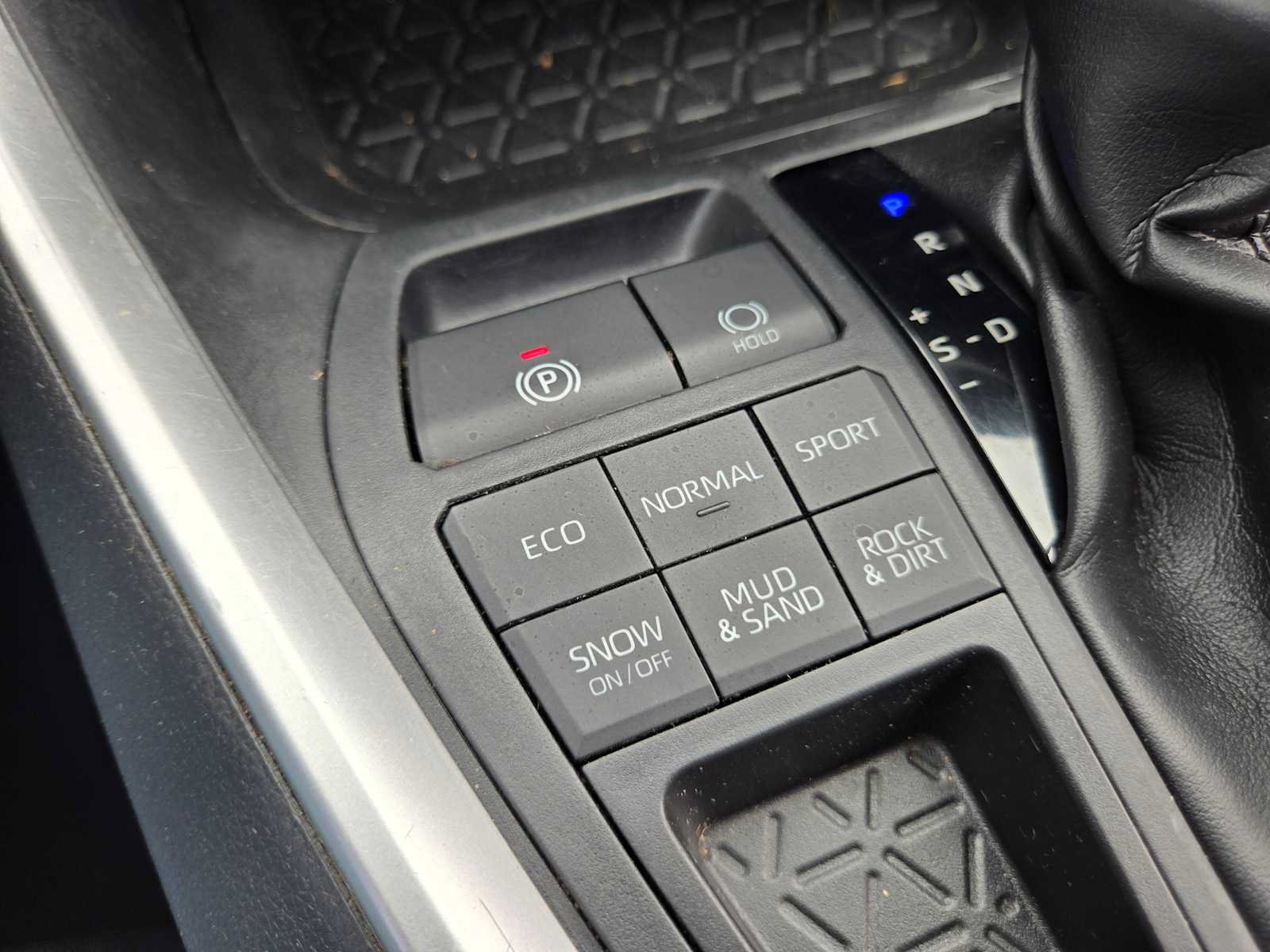 Used 2020 Toyota RAV4 XLE Premium AWD/4WD image 33